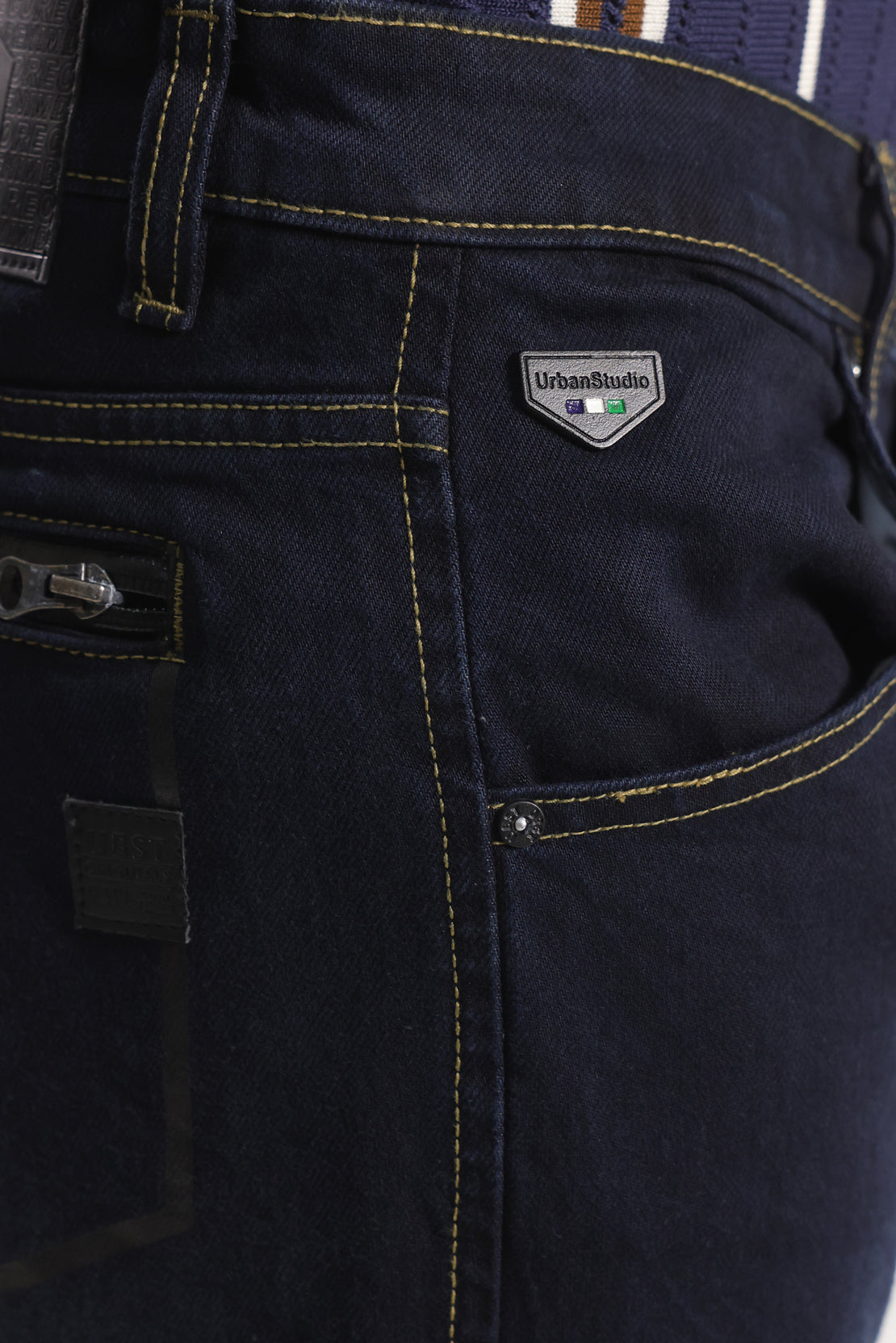 SLIM FIT JEANS