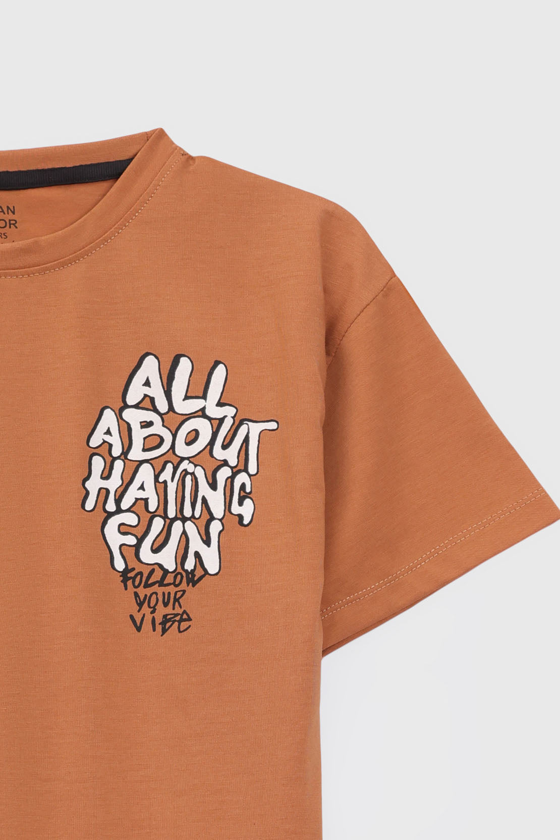 GRAPHIC T-SHIRT
