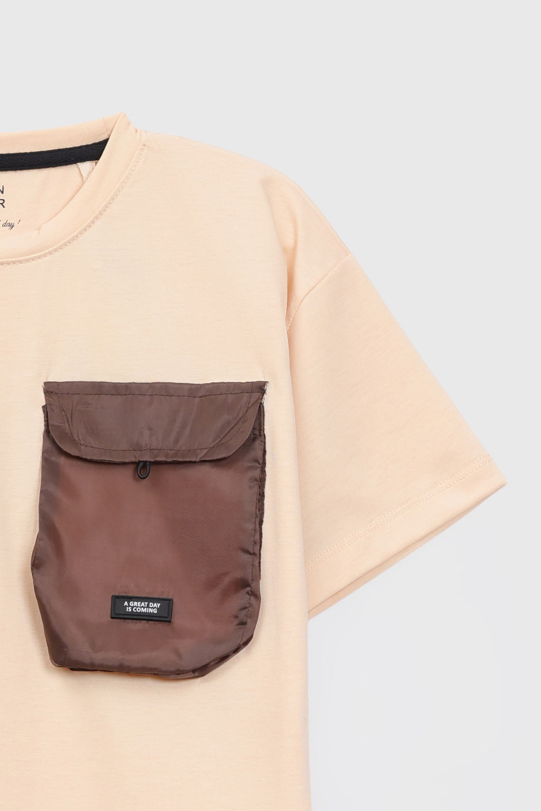 CARGO POCKET T-SHIRT