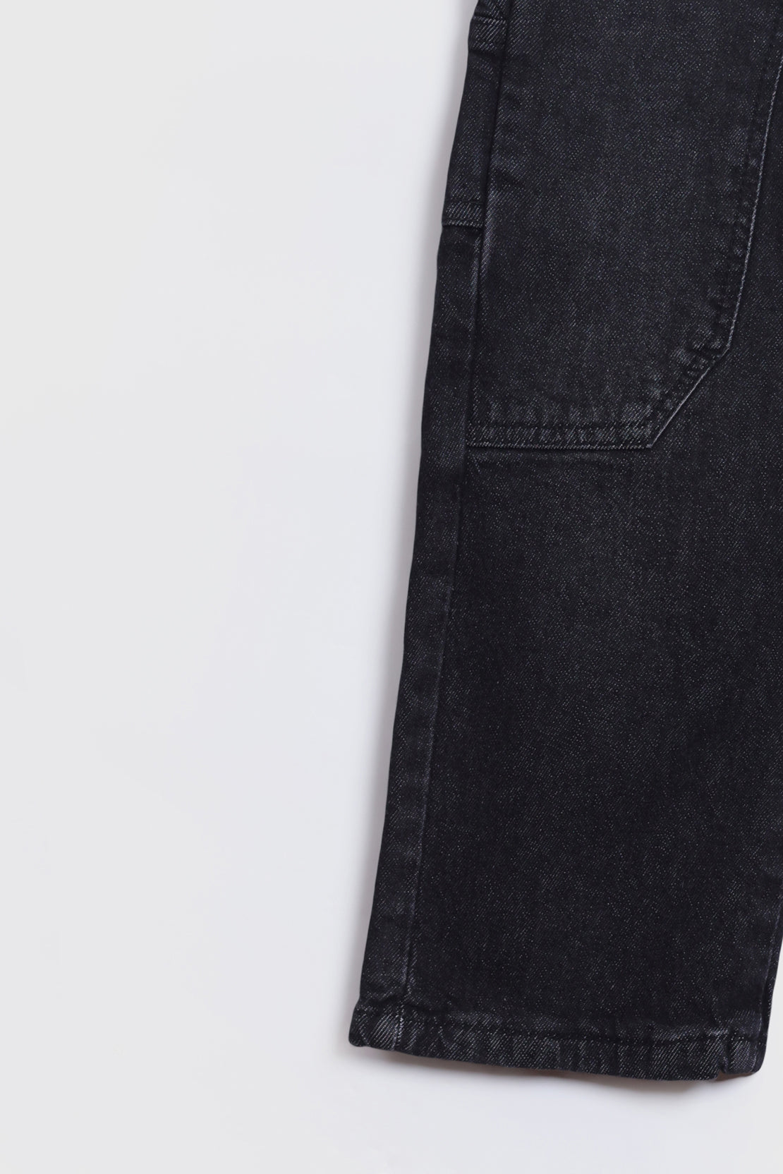 RELAXED-FIT JEANS