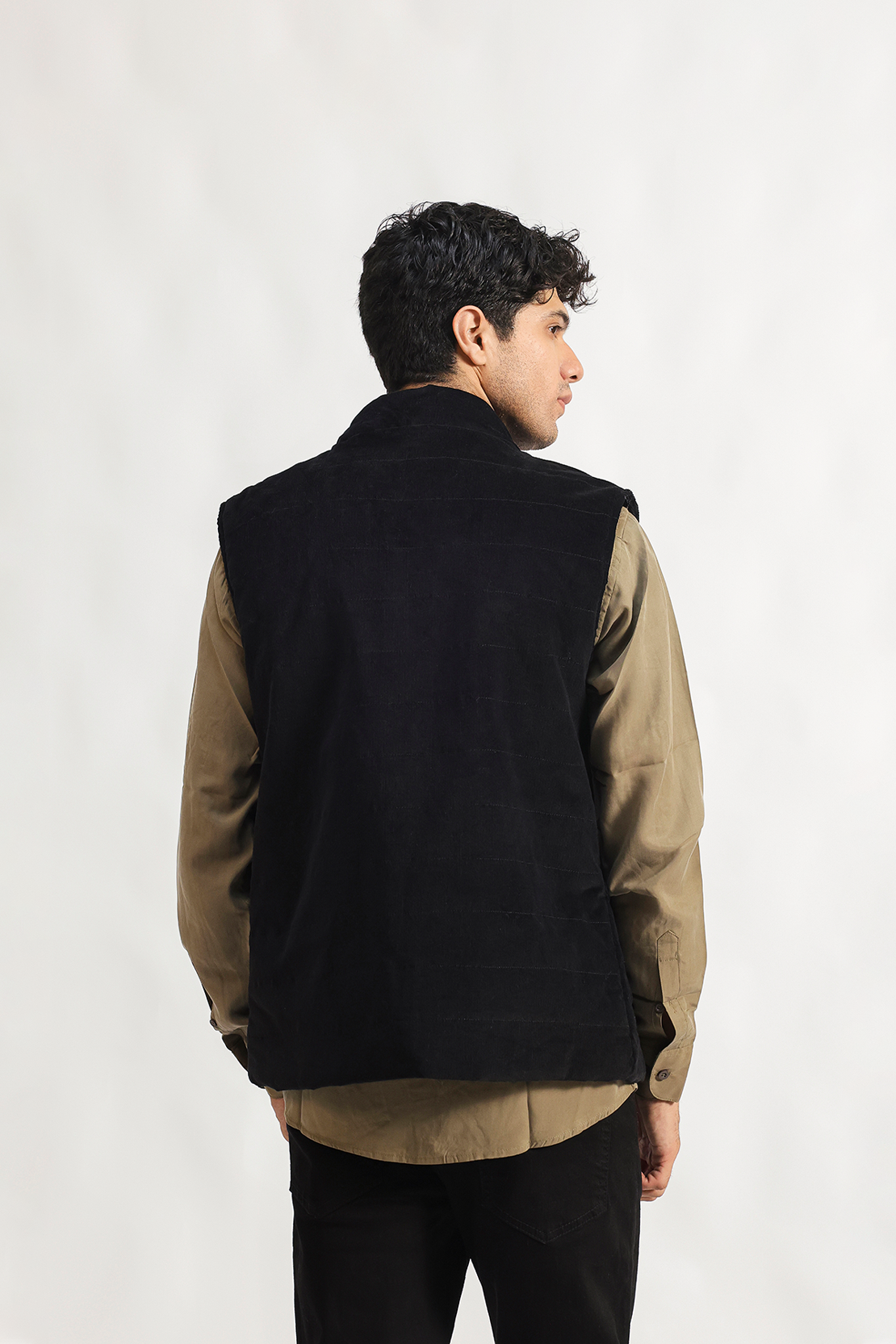 Suede sleeveless jacket