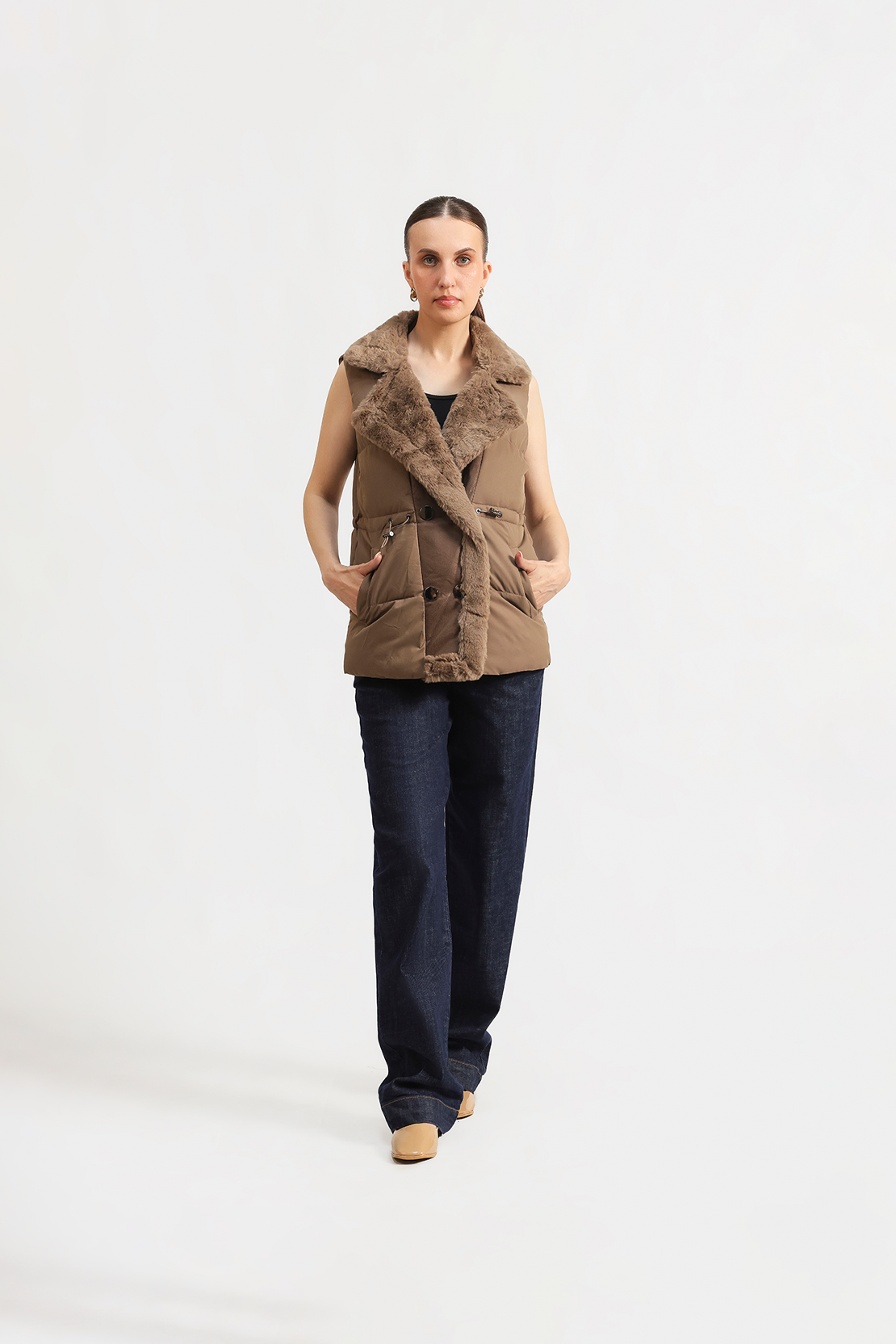 Sleeveless jacket