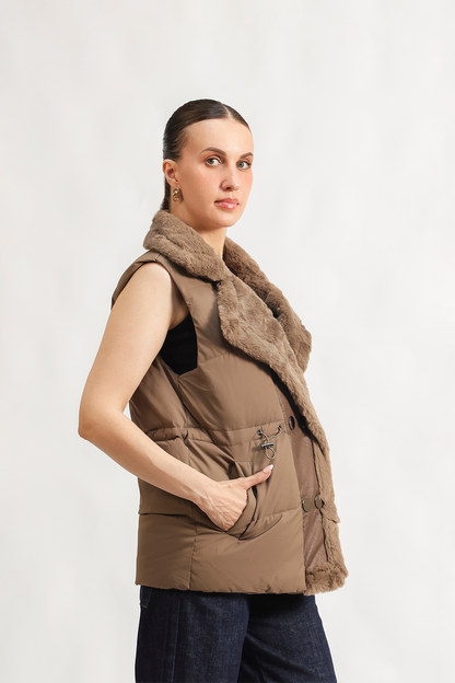 Sleeveless jacket